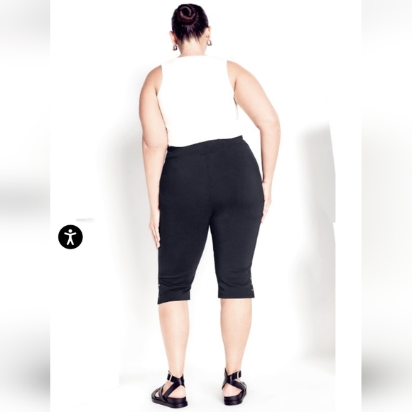 AVENUE Luxe Stretch Gracie Eyelet Capri - Picture 13 of 13